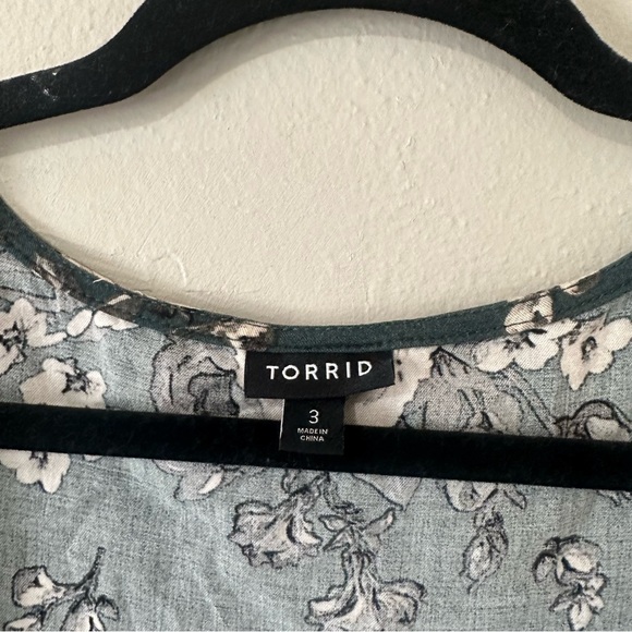 Torrid Fit And Flare Stretch Challis Button-Up Top Floral Size 3 - Picture 6 of 8